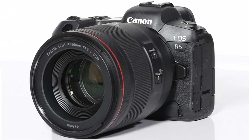Canon EOS R5 — máy gắn ống kính minh họa