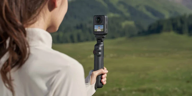 DJI Osmo 360 II – quay hành trình bằng gậy cầm tay