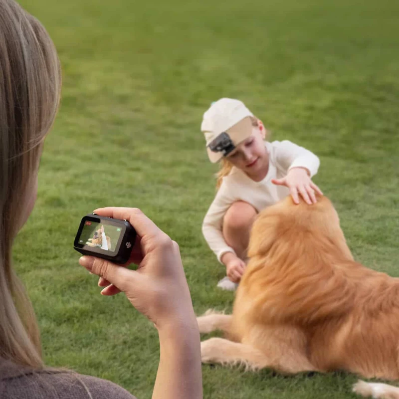 DJI Osmo Nano – Minh họa kiểm tra khung hình bằng Vision Dock khi quay hoạt động ngoài trời