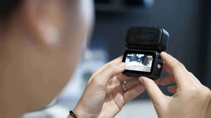 DJI Osmo Nano – Xem lại khung hình và thao tác trên màn hình Vision Dock