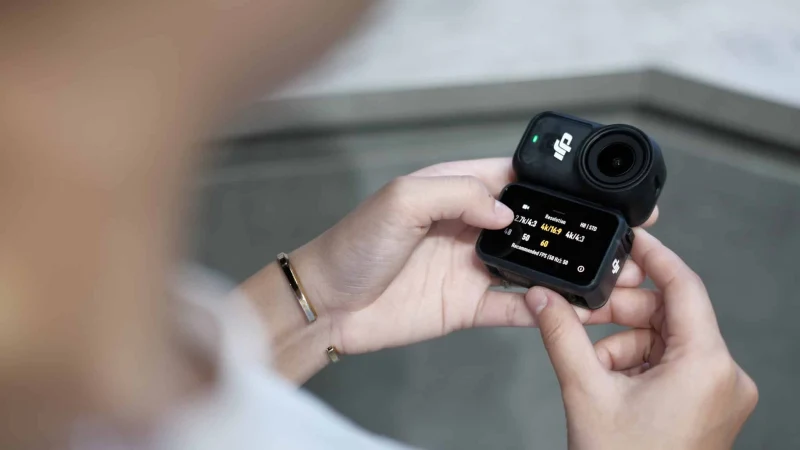 DJI Osmo Nano – Thao tác trên màn hình để quản lý dữ liệu và thiết lập máy