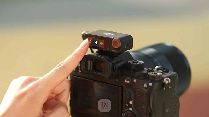 DJI Mic 2 – Thao tác trên bộ thu gắn với máy ảnh