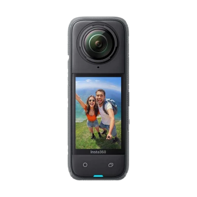 Insta360 X4 – thiết bị nhìn chính diện, nền trong suốt